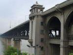 jembatan-sungai-yangtze-di-wuhan-hubei-china.jpg