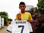 jersey-pemberian-cristiano-ronaldo-ke-martinus.jpg