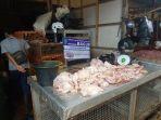 lapak-operasi-pasar-daging-ayam-segar-di-pasar-tanjungpandan.jpg