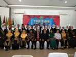 mahasiswa-stkip-mbb-foto-bersama-bph-ketua-dan-dosen-usai-mengikuti-yudisium-ke-v_20180916_144543.jpg