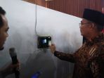 menteri-muhajir-melakukan-absensi-menggunakan-kartu-edumu_20180323_115441.jpg