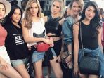 nia-ramadhani-bersama-teman-saat-nonotn-konser-bruno-mars-di-singapura_20180807_190400.jpg