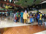 para-calon-penumpang-antre-memasuki-ruang-keberangkatan-di-bandara-soetta.jpg
