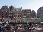 pengguna-sepeda-di-kawasan-singel-amsterdam-belanda.jpg