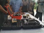 polisi-menyita-beberapa-barang-bukti-penembakan-ruangan-anggota-dpr_20181016_182531.jpg