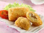 risoles-mini-ayam-bikin-suasana-ngemil-makin-seru.jpg