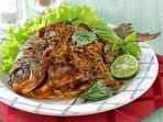 sajian-ikan-bakar-bumbu-woku.jpg