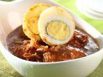 sajian-semur-telur-bumbu-iris.jpg