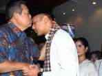 sby-saat-mencium-putranya-agus-harimurti-yudhoyono_20180706_160502.jpg