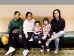 ussy-sulistiawaty-bersama-ke-4-putrinya.jpg
