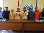 verifikasi-parpol_20180131_100137.jpg<pf>pengurus-parpol_20180131_100250.jpg<pf>verifikasi-parpol_20180131_100323.jpg<pf>foto-bersama_20180131_100339.jpg