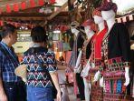 wisatawan-indonesia-berbelanja.jpg