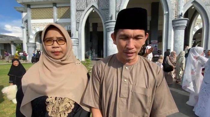 Salat Id di Masjid Agung Bersama Istri, Ketua DPRD Mukomuko Pesankan Jaga Silaturahmi