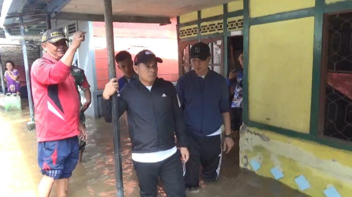Bupati Rejang Lebong Bengkulu Tinjau Lokasi Banjir Sungai Air Duku, Janji Cari Solusi Banjir Musiman - Tribunbengkulu.com
