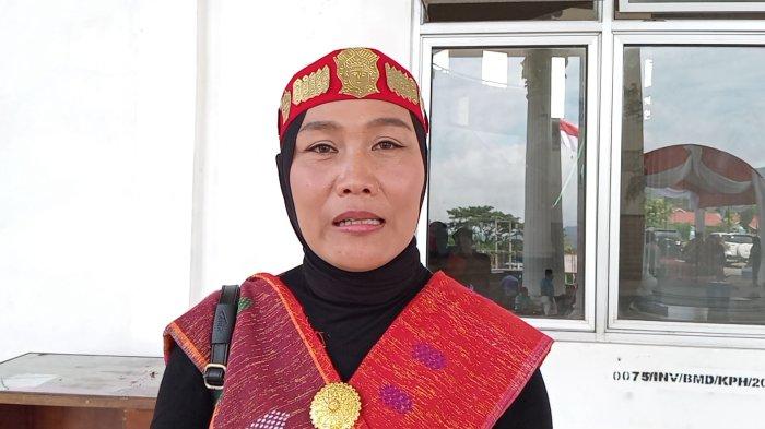 SPMB SMP KEPAHIANG - Kadis Dikbud Kepahiang Provinsi Bengkulu, Nining Fawelly Pasju pada Selasa (6/5/2025). Dia menjelaskan jalur domisili di SPMB sedikit berbeda dengan jalur zonasi di PPDB tahun lalu.