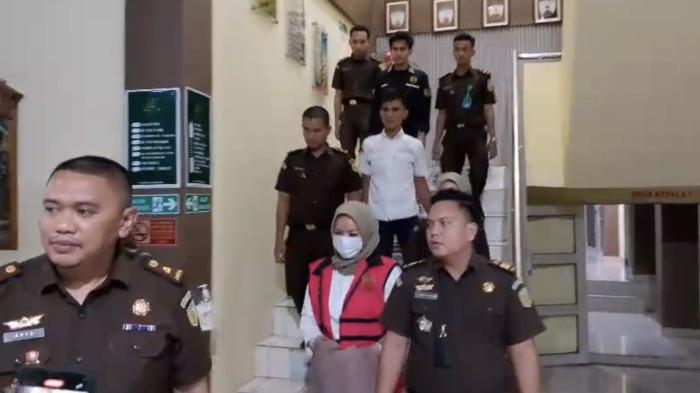 KORUPSI DANA HIBAH PILKADA - Kejari resmi tetapkan Ketua KPU Bengkulu Selatan Ea jadi tersangka korupsi dana hibah pilkada tahun 2024, Kamis (6/11/2025).