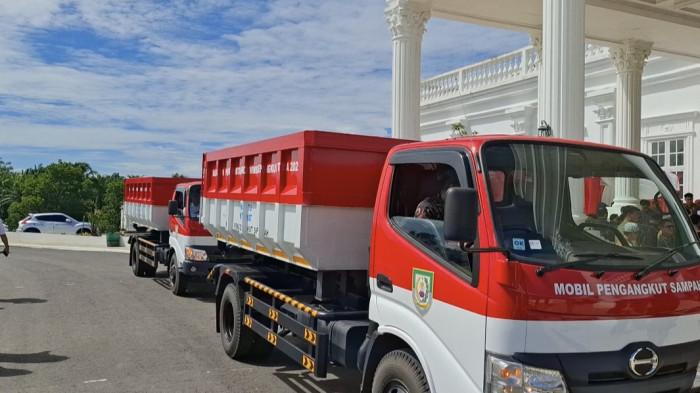 Atasi Persoalan Sampah, Wali Kota Dedy Wahyudi Terima 2 Unit Truk Sampah dari Gubernur Bengkulu