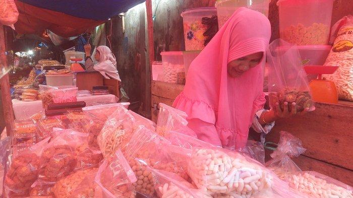 Penjualan Kue Kering Lesu di Bengkulu, Pedagang Pasar Curhat Kalah Saing dengan Pedagang Online