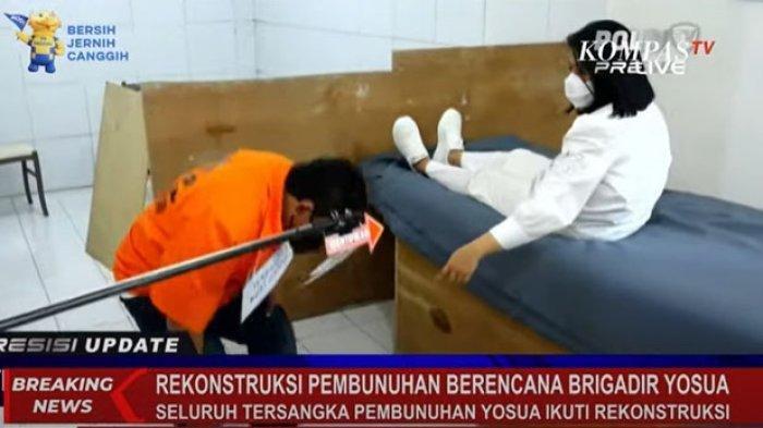 Putri Candrawathi Tak Memakai Baju Tahanan, Kenakan Outfit Serba Putih Saat Rekonstruksi
