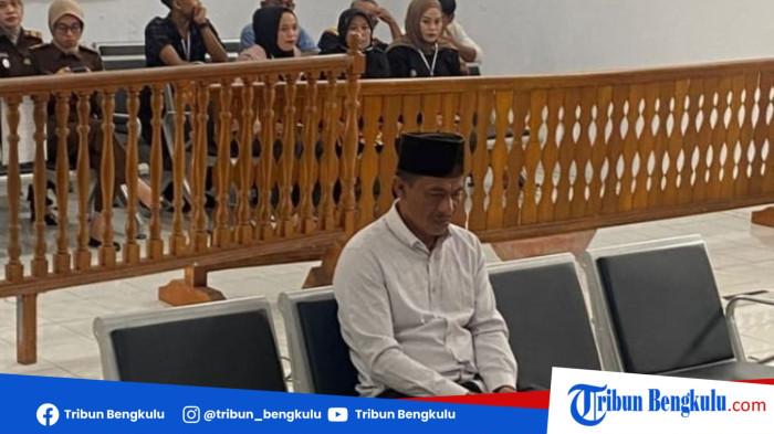 Wajah Melas Gunawan Saat Divonis Mati, Pembunuh Istri dan Anak Tiri di Rejang Lebong Bengkulu