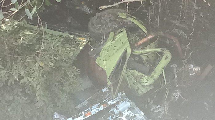 Truk Terjun ke Sungai di Kepala Curup Rejang Lebong, Sopir dan Kernet Terjebak dalam Truk Berplat BG