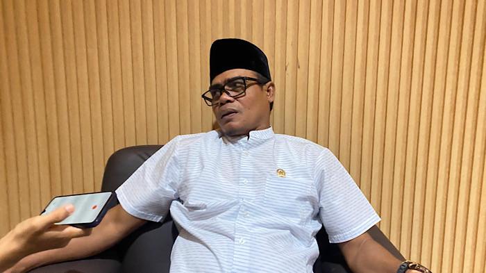DPRD - Wakil Ketua I DPRD Provinsi Bengkulu, Teuku Zulkarnain, saat diwawancarai di ruangan nya di Kantor DPRD Provinsi Bengkulu, Senin (11/5/2026). DPRD Bengkulu meminta sekolah patuh aturan SPMB 2026 dan mengimbau orang tua tak hanya memilih SMA 2 dan SMA 5.