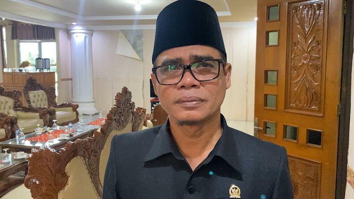 Wakil Ketua I DPRD Provinsi Bengkulu, Teuku Zulkarnain saat diwawancarai TribunBengkulu
