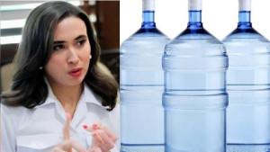 Akhirnya-Muncul-Menpar-Widiyanti-Klarifikasi-Mandi-Pakai-Air-Galon-dan-Merepotkan-ASN-Saat-Blusukan.jpg