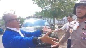 Aksi-ngamuk-Rafidin-turut-direkam-anggota-Polisi-yang-sedang-bertugas.jpg