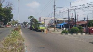 Antrean-truk-mengisi-bisolar-di-SPBU-Kota-Bengkulu.jpg