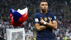 Arti-Selebrasi-Khas-Kylian-Mbappe-yang-Menyelipkan-Tangannya-di-Bawah-Ketiaknya-Tenyata-Tiru-Ini.jpg