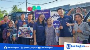 Cahya-Irani-pemilik-Toko-menang-hadiah-motor.jpg