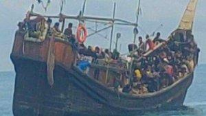 Cerita-Pilu-Dibalik-Hilangnya-Kapal-Rohingnya-Sempat-Terombang-ambing-di-Lautan-dan-Diterjang-Ombak.jpg