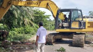 DLHK-Bengkulu-Selatan-saat-bersihkan-sampah-di-Jalan-Sekunyit.jpg