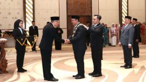 Dr-Indra-Cahyadinata-resmi-dilantik-sebagai-Rektor-Unib-periode-20252029.jpg