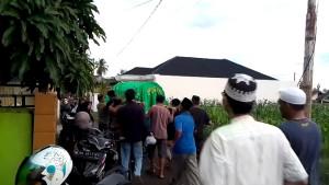Jenazah-korban-saat-hendak-dimakamkan.jpg