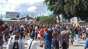 Jenazah-mantan-Gubernur-Papua-Lukas-Enembe-tiba-di-Sentani-heryhe.jpg