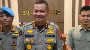 Kabid-Humas-Polda-Riau-Kombes-Nandang-Mukmin-Wijaya-mengatakan-Kompol-Petrus-ditahan.jpg