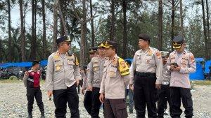 Kapolres-Mukomuko-cek-arus-balik-objek-wisata-saat-lebaran-2025.jpg