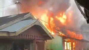 Kebakaran-rumah-warga-di-Pasar-Kepahiang-Bengkulu-Selasa-1412025-siang.jpg