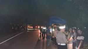 Kecelakaan-di-Jalinbar-Mukomuko-Bengkulu-Sepeda-motor-tabrak-truk.jpg