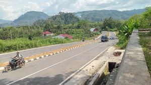 Kendaraan-lewati-ringroad-Kepahiang.jpg