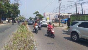Kondisi-jalan-P-Natadirja-di-Kota-Bengkulu-saat-truk-sedang-antre-BBM-solar.jpg
