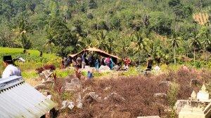 Korban-Fitri-yang-meninggal-dunia-usai-minum-racun-rumput-dimakamkan.jpg