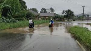 Motor-warga-mogok-di-banjir.jpg