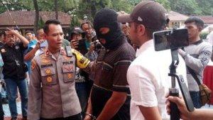 Oknum-anggota-Polsek-Pusakanagara-Polres-Subang-saat-ditanya-Wakapolres.jpg