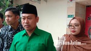 Pemilik-rental-di-Malang-Sahara-kanan-didampingi-kuasa-hukumnya.jpg