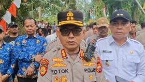 Portal-Jalan-PT-RAA-Dibuka-Polres-Bengkulu-Tengah-Tetap-Siagakan-Personel.jpg