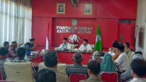 Sebanyak-13-orang-perwakilan-warga-Desa-Dusun-Baru-yang-menggelar-aksi-demo.jpg