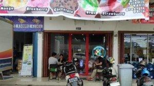 Suasana-Xinxui-Ice-Cream-di-Jalan-Karya-Jaya-Kecamatan-Medan-Johor.jpg